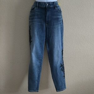 Elegant Blue Cropped Jeans with Embroidery